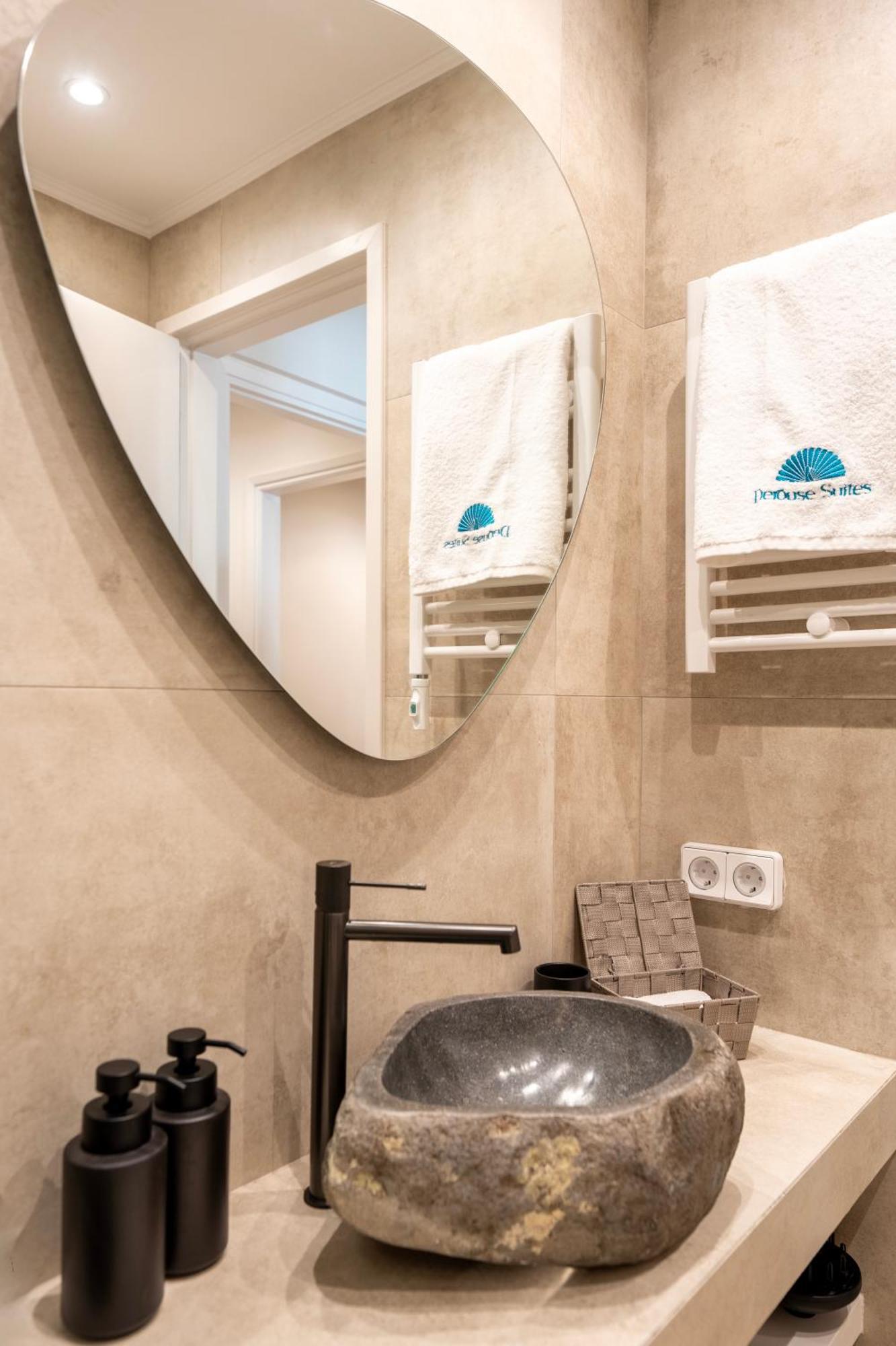 Derouse Eva Suite Jacuzzi & Sauna アテネ エクステリア 写真