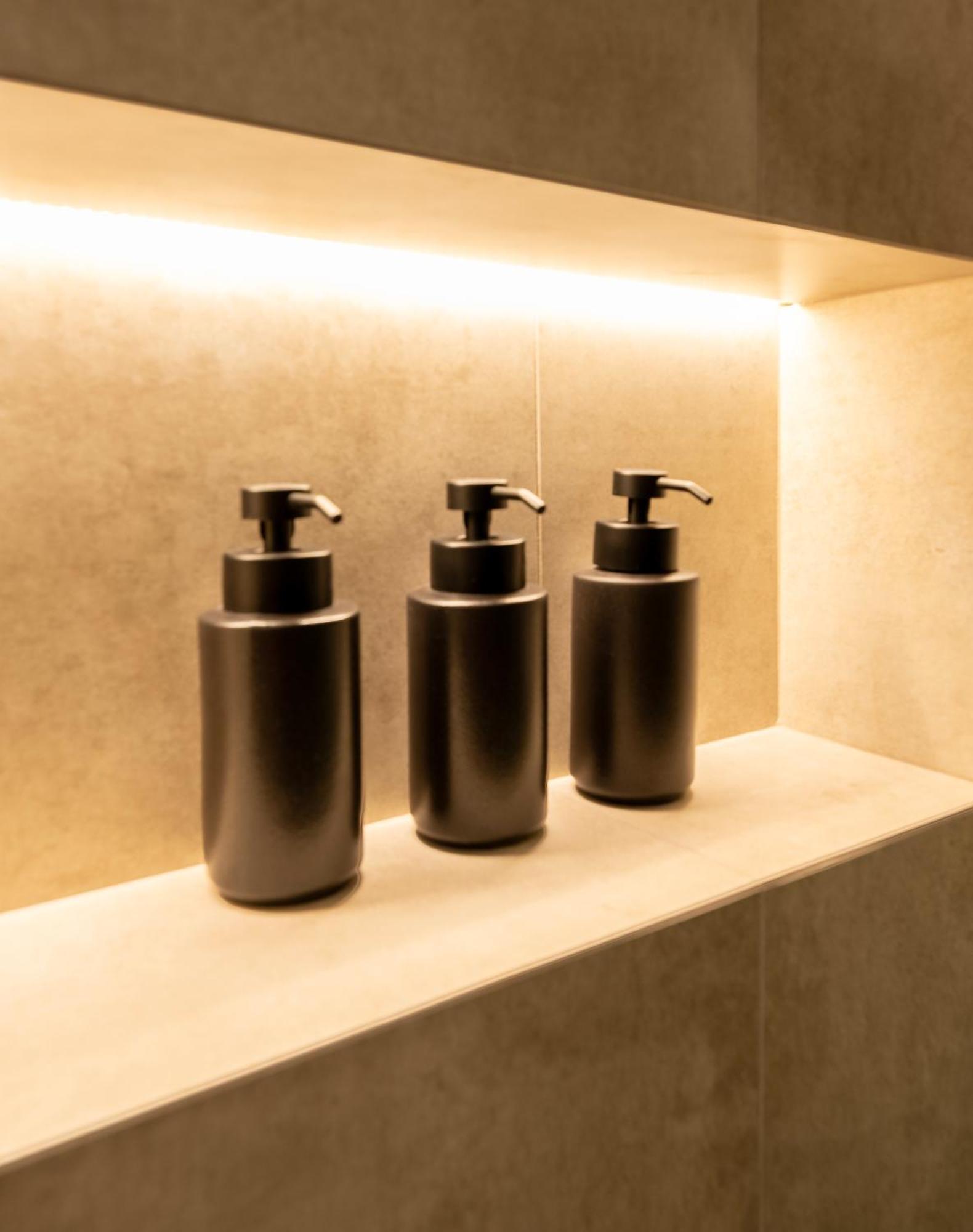 Derouse Eva Suite Jacuzzi & Sauna アテネ エクステリア 写真